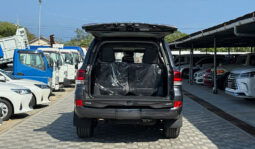 
										Toyota Land Cruiser Sahara V8 2018 full									